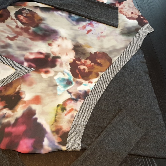 VGC gorgeous colours ZARA top size M, flowy fabric, very feminine yet a bit edgy - Picture 9 of 12